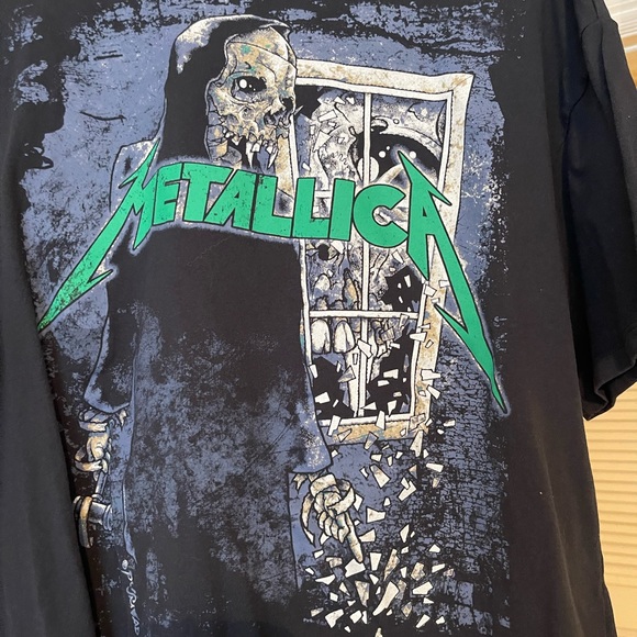 *NWOT* Divided Metallica graphic tee - Picture 2 of 6